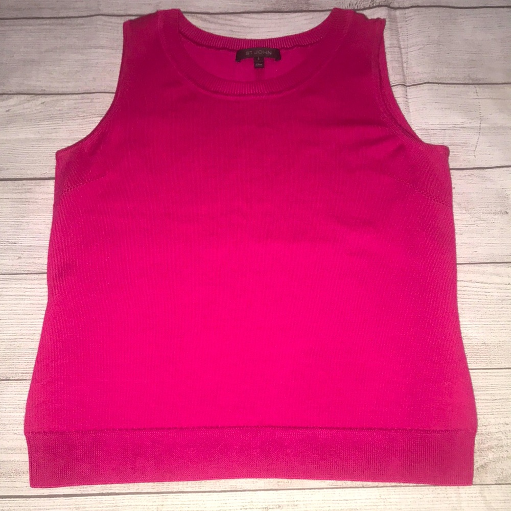 Gorgeous St. John scoop neck sleeveless sweater style, wool/silk blend top